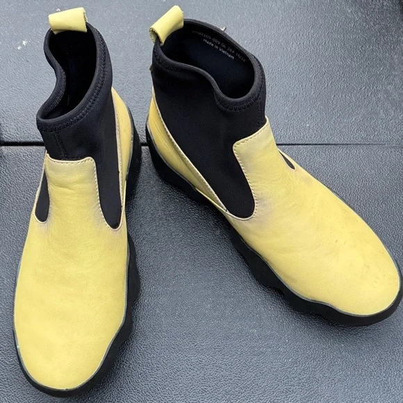 Camper | Shoes | Camper Yellow And Black Ankle Boots Size  display picture 2
